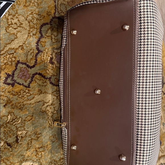 London Fog Cambridge II 16-Inch Classic Satchel in a houndstooth pattern. - Picture 5 of 5